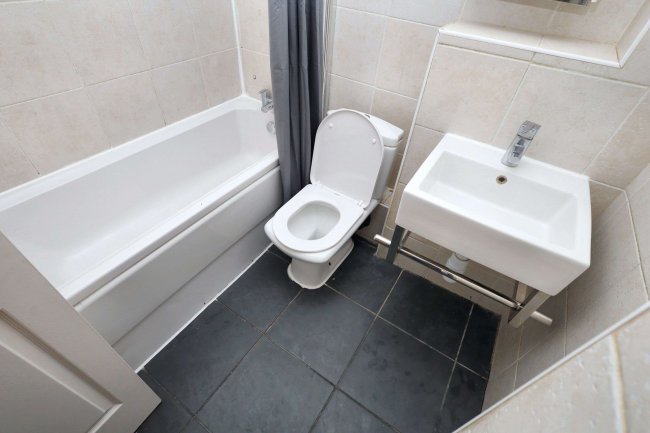 17 Hanover Avenue, Royal Docks, London, E16 1SD 4