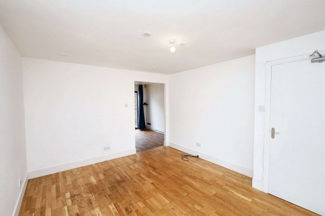 17 Hanover Avenue, Royal Docks, London, E16 1SD 4