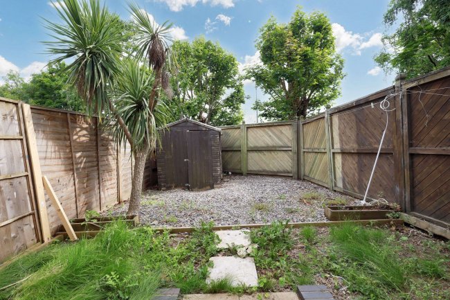 17 Hanover Avenue, Royal Docks, London, E16 1SD 4