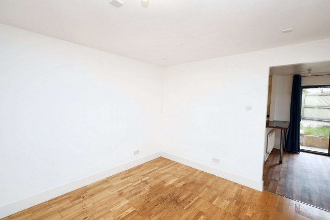 17 Hanover Avenue, Royal Docks, London, E16 1SD 4