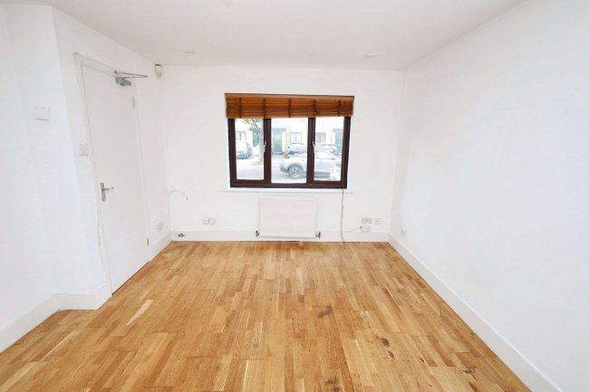 17 Hanover Avenue, Royal Docks, London, E16 1SD 4