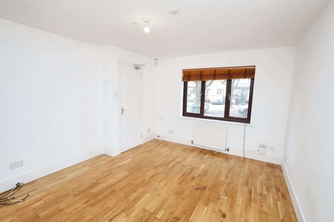 17 Hanover Avenue, Royal Docks, London, E16 1SD 4