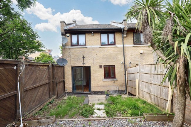 17 Hanover Avenue, Royal Docks, London, E16 1SD 4