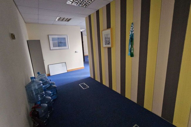 Suite 28 Beaufort Court, Admirals Way, London, E14 9XL 2