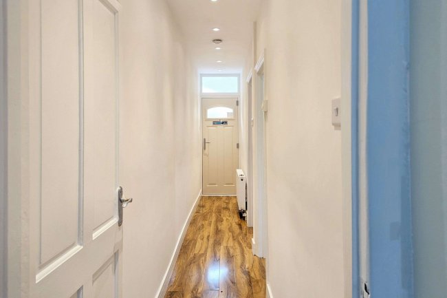 28 Khartoum Road, London SW17 0HZ 5