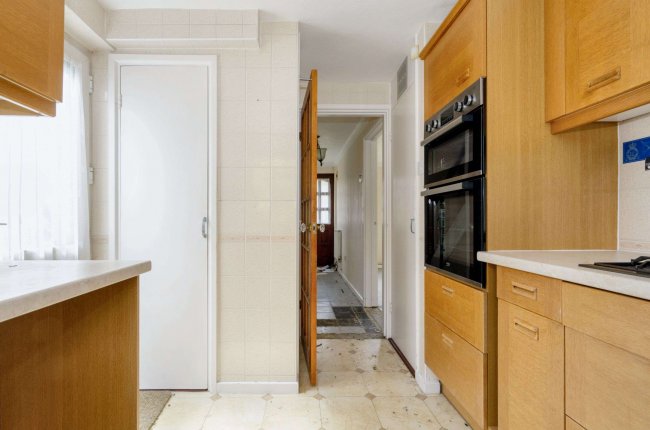 30 Oakley Drive, Eltham, Kent, SE9 2HJ 10