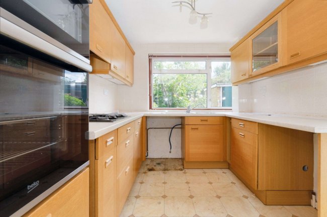 30 Oakley Drive, Eltham, Kent, SE9 2HJ 10