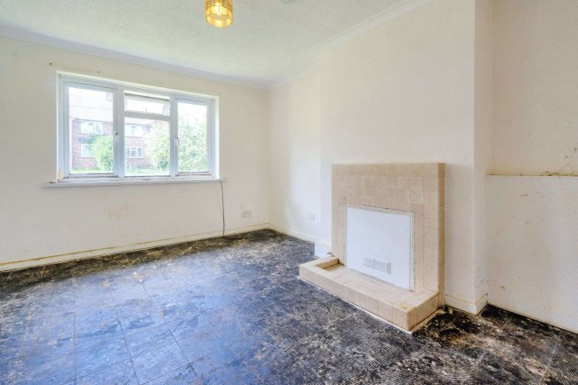 15 Marden Crescent, Bexley DA5 1PW 2