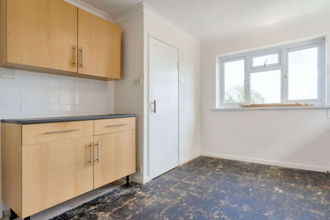 15 Marden Crescent, Bexley DA5 1PW 2