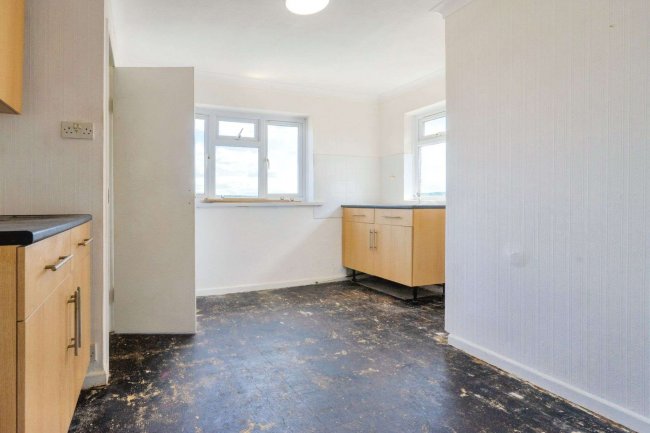 15 Marden Crescent, Bexley DA5 1PW 2