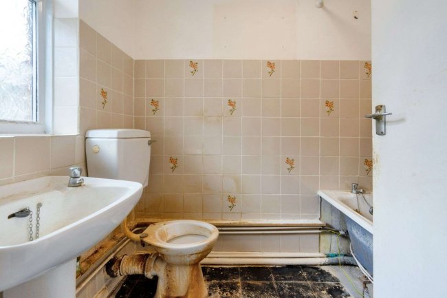 15 Marden Crescent, Bexley DA5 1PW 2