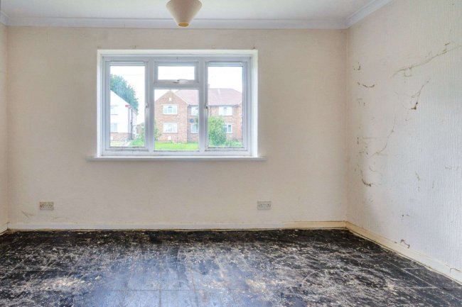 15 Marden Crescent, Bexley DA5 1PW 2