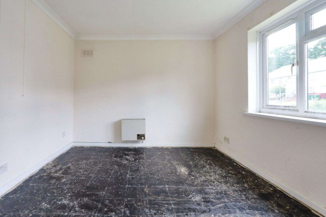 15 Marden Crescent, Bexley DA5 1PW 2