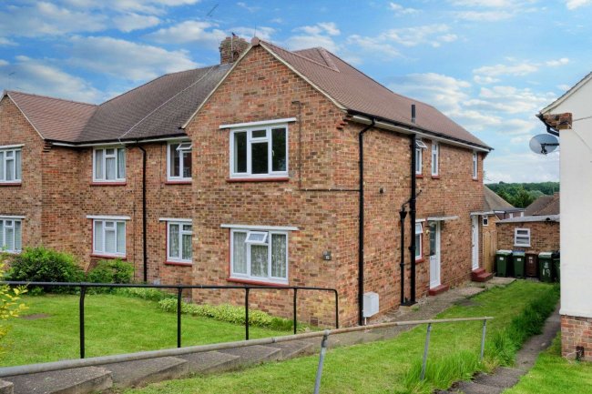 15 Marden Crescent, Bexley DA5 1PW 2