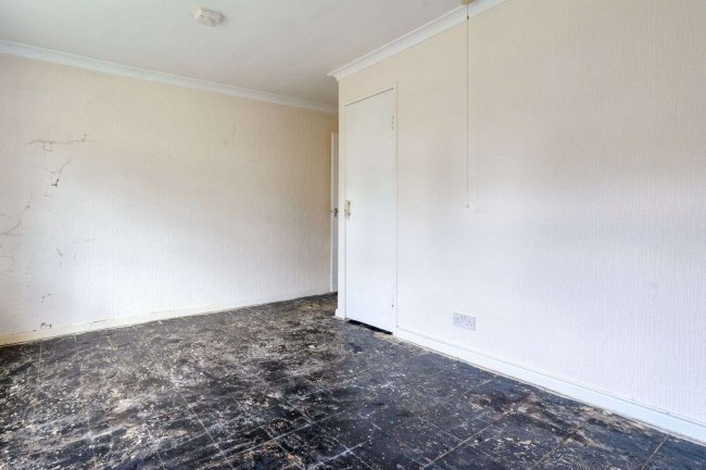 15 Marden Crescent, Bexley DA5 1PW 2