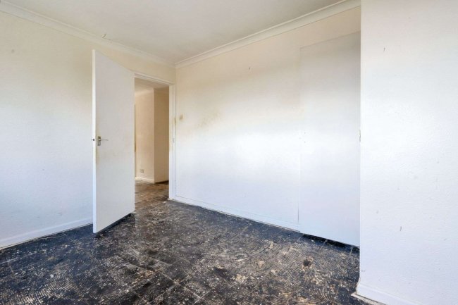 15 Marden Crescent, Bexley DA5 1PW 2