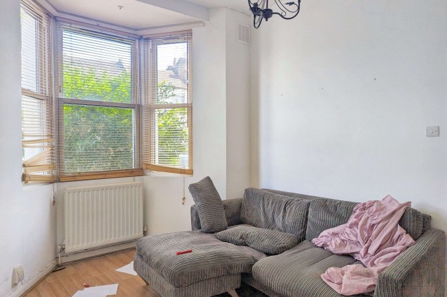 90 Landcroft Road, Dulwich, London SE22 9JT 7