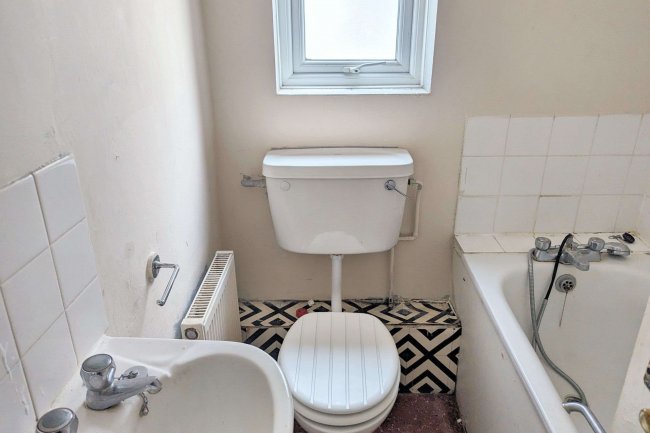 47a Mossbury Road, Battersea, London SW11 2PA 6