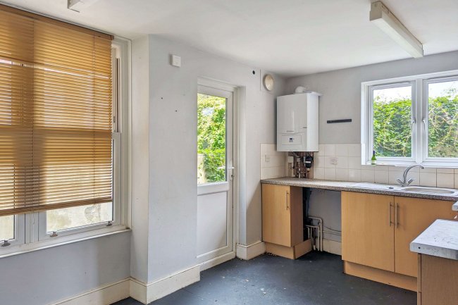 47a Mossbury Road, Battersea, London SW11 2PA 6