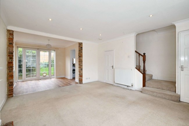 9 The Grove, Twyford, Reading, Berkshire, RG10 9DT 6