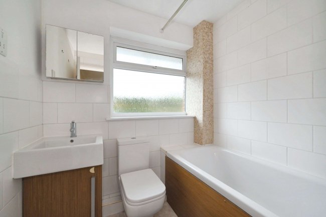 9 The Grove, Twyford, Reading, Berkshire, RG10 9DT 6