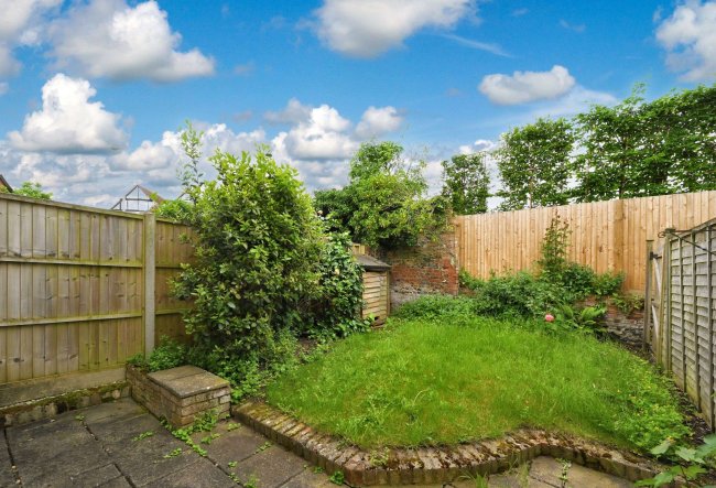 9 The Grove, Twyford, Reading, Berkshire, RG10 9DT 6