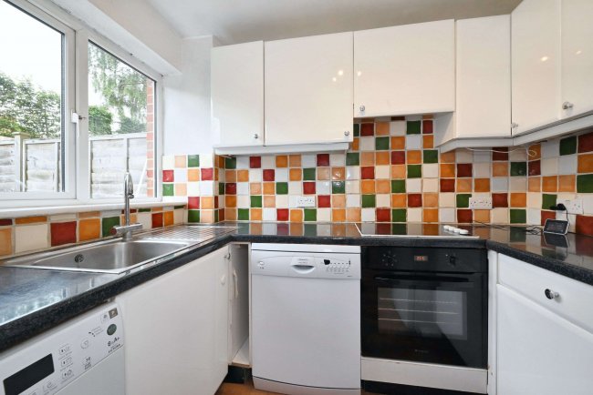 9 The Grove, Twyford, Reading, Berkshire, RG10 9DT 6