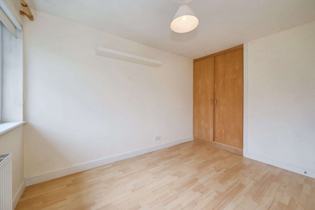 9 The Grove, Twyford, Reading, Berkshire, RG10 9DT 6