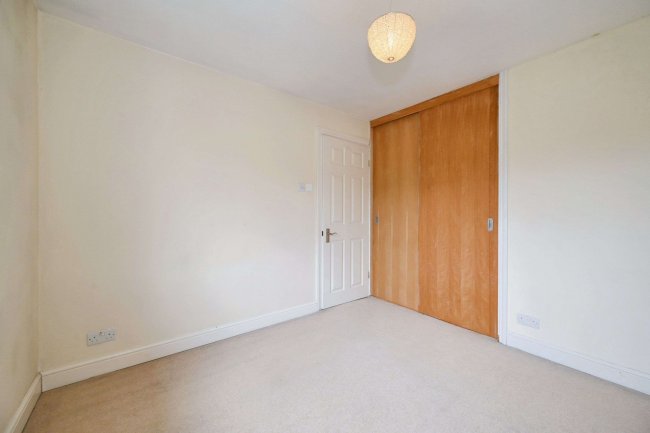 9 The Grove, Twyford, Reading, Berkshire, RG10 9DT 6