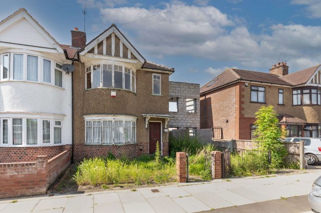 11 Exmouth Road, Ruislip, Middlesex, HA4 0UX 4