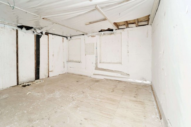 1 Grove Road, Uxbridge, Middlesex, UB8 1QR 2