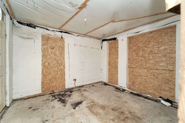 1 Grove Road, Uxbridge, Middlesex, UB8 1QR 2