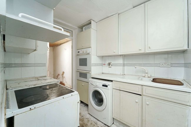 1 Grove Road, Uxbridge, Middlesex, UB8 1QR 2