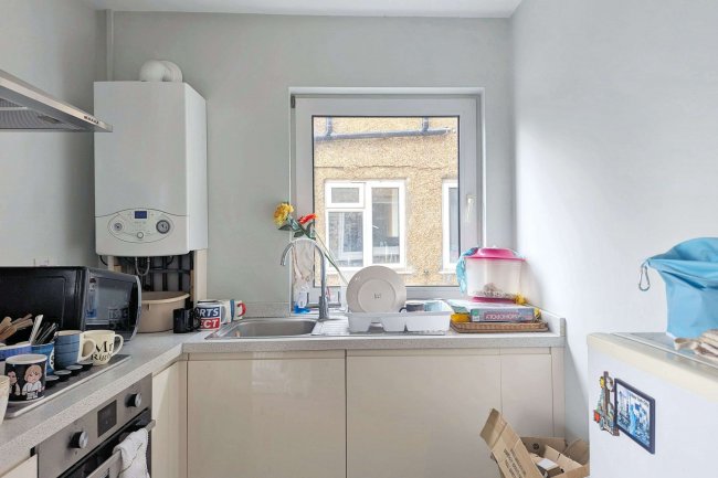 828a London Road, Sutton, Surrey, SM3 9BJ 5