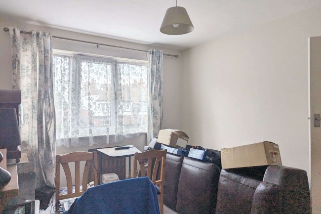 828a London Road, Sutton, Surrey, SM3 9BJ 5