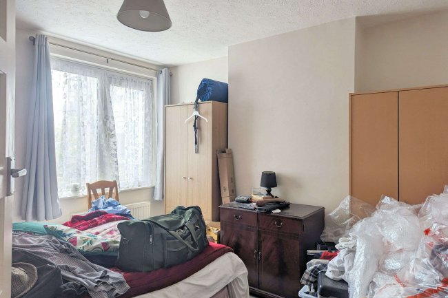 828a London Road, Sutton, Surrey, SM3 9BJ 5