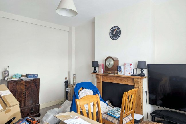 828a London Road, Sutton, Surrey, SM3 9BJ 5