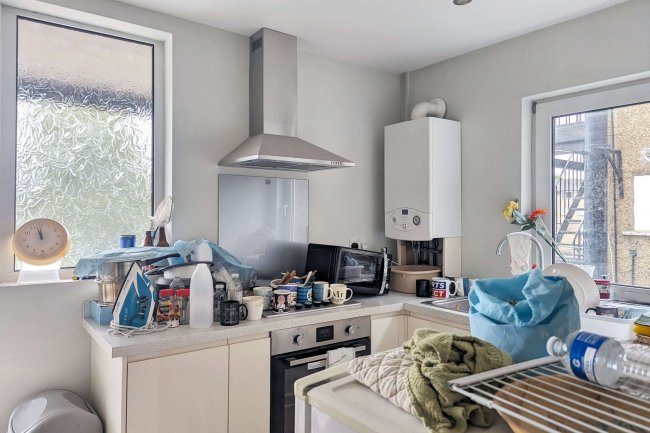 828a London Road, Sutton, Surrey, SM3 9BJ 5