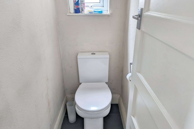 828a London Road, Sutton, Surrey, SM3 9BJ 5