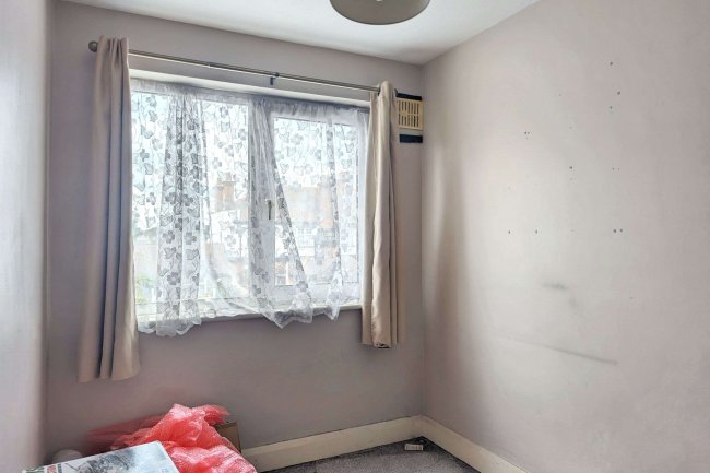 828a London Road, Sutton, Surrey, SM3 9BJ 5