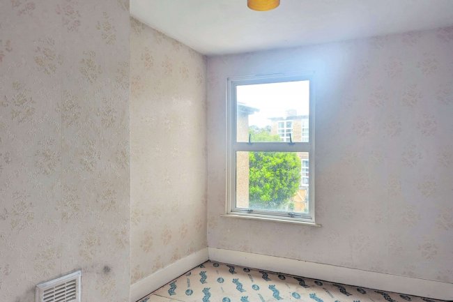 27 Sanderstead Road, South Croydon, Surrey, CR2 0PE 4