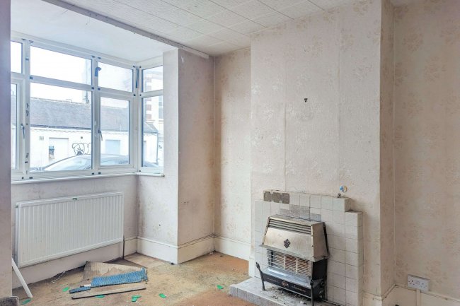 27 Sanderstead Road, South Croydon, Surrey, CR2 0PE 4