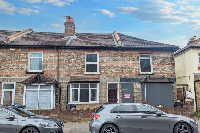 27 Sanderstead Road, South Croydon, Surrey, CR2 0PE 4