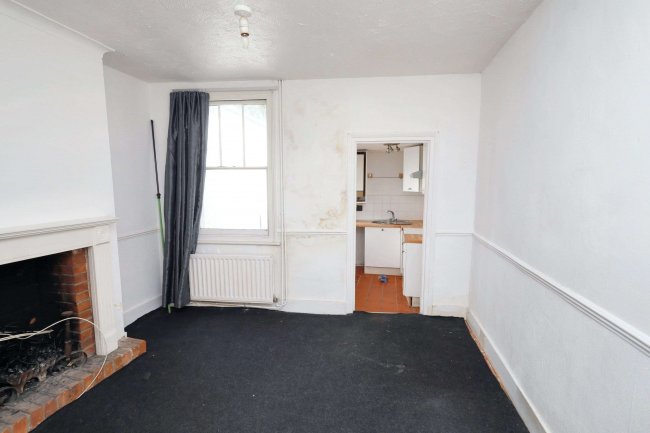 22 Edward Street, Dunstable, Bedfordshire, LU6 1HF 10