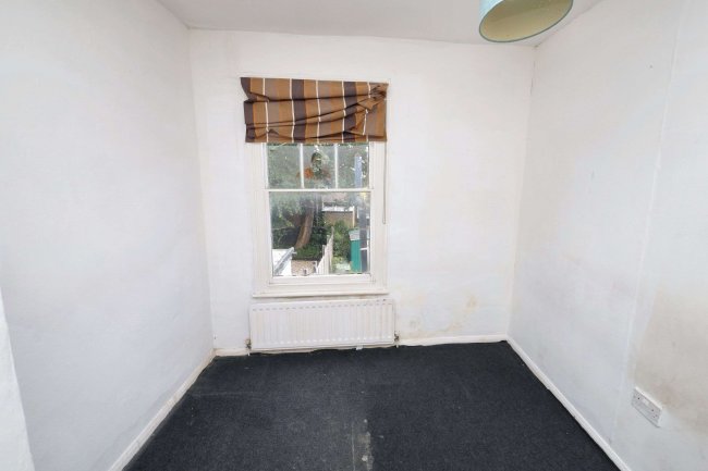 22 Edward Street, Dunstable, Bedfordshire, LU6 1HF 10