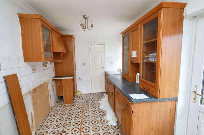 Clovelly, Princess Margaret Road, East Tilbury, Grays, Essex, RM18 8RP 7