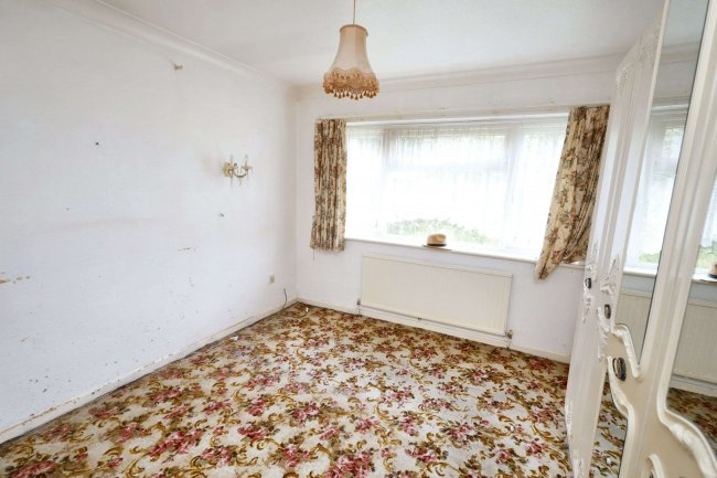 Clovelly, Princess Margaret Road, East Tilbury, Grays, Essex, RM18 8RP 7