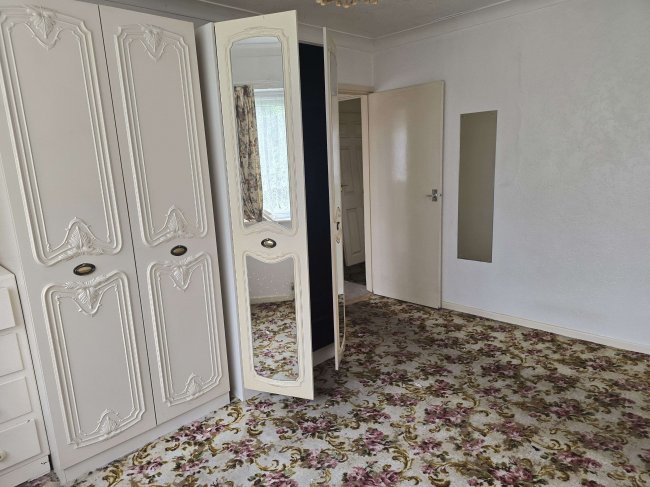 Clovelly, Princess Margaret Road, East Tilbury, Grays, Essex, RM18 8RP 7