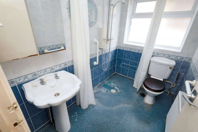 Clovelly, Princess Margaret Road, East Tilbury, Grays, Essex, RM18 8RP 7