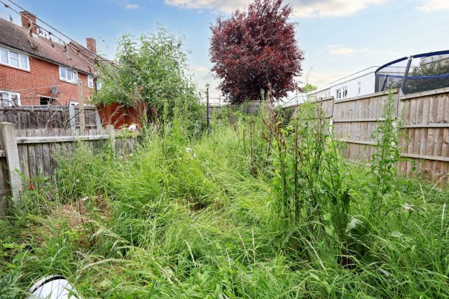 98 Paines Brook Way, Romford, RM3 9JS 10